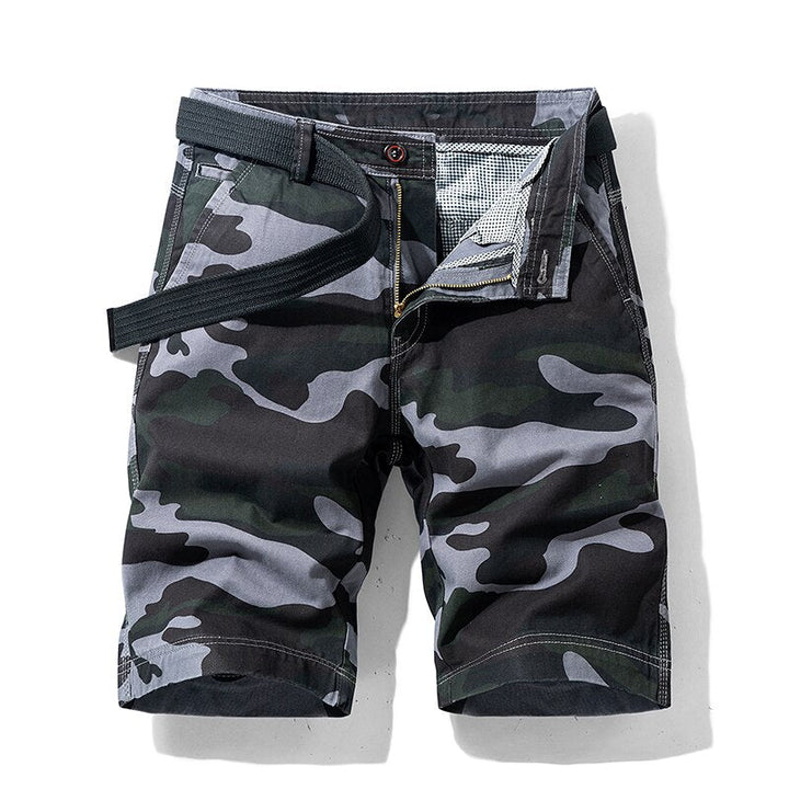 Casual heren camo short, perfect voor zomerse activiteiten. Comfortabele loose fit herenmode.