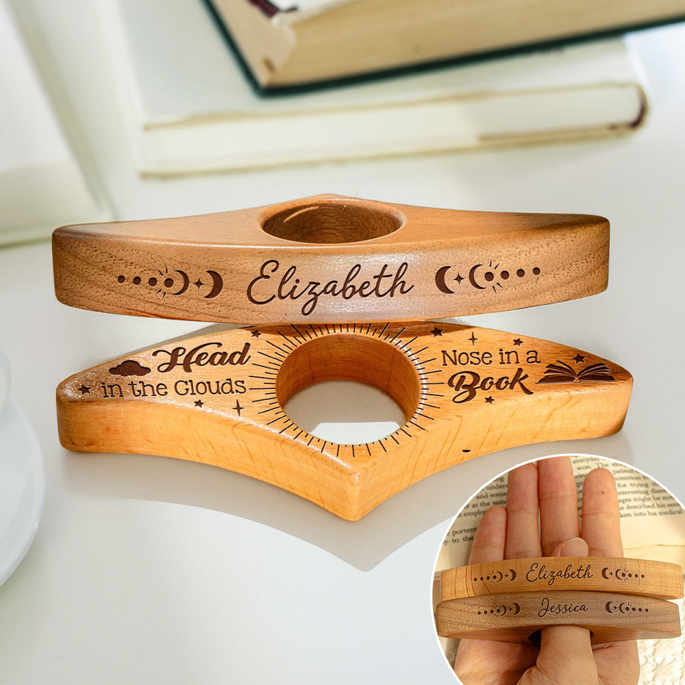 Gegraveerde houten boekenhouder, comfortabele leeshulp voor alle boekenliefhebbers.