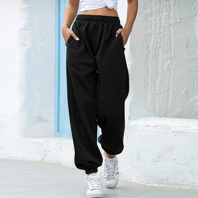 Zwarte fleece broek voor dames, perfect voor sport en ontspanning.