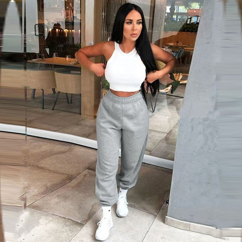 Comfortabele witte joggingsbroek voor dames, perfect voor ontspannen dagen thuis.