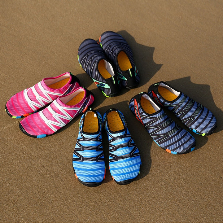 Lichtgewicht en sneldrogende waterschoenen van ademend materiaal, ideaal voor actieve zomeravonturen.