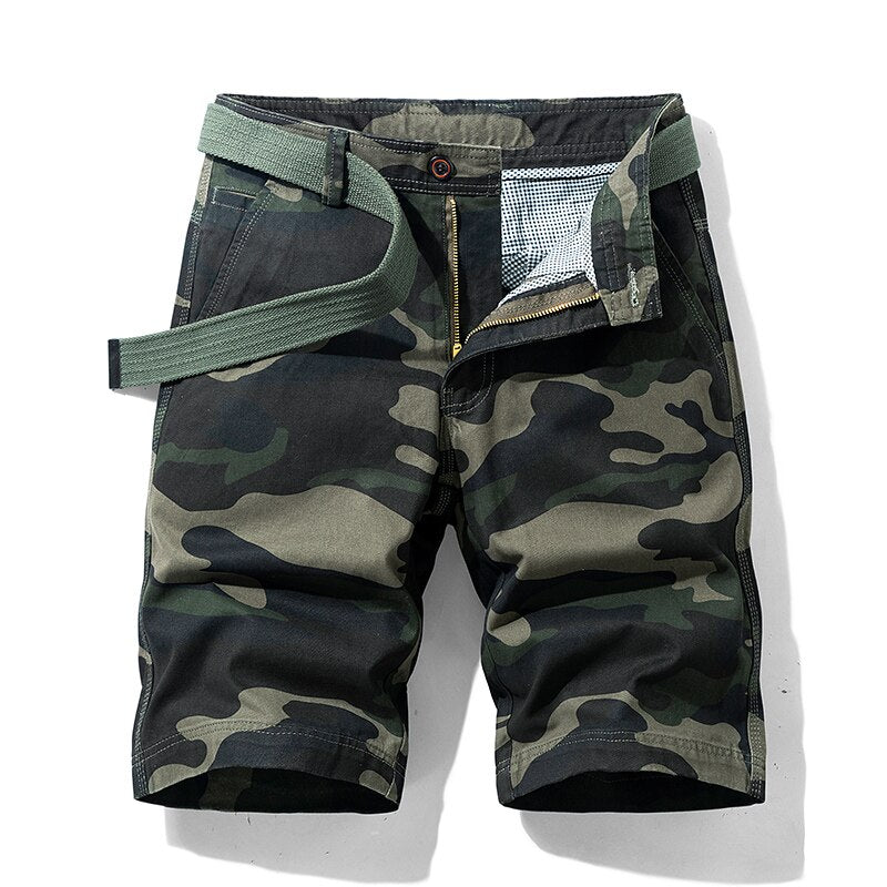 Comfortabele heren camo short met loose fit, ideaal voor zomerse dagen en casual outfits.