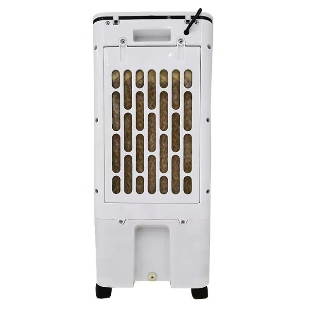 Kleine draagbare airco geplaatst op een bureau in een woonkamer