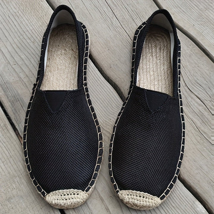 Beige heren instappers met espadrillezool. Casual en comfortabele zomerschoenen, perfect voor de zomer.