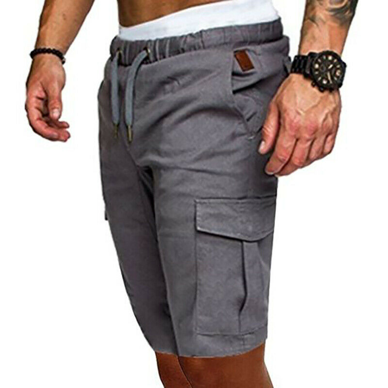 Assortiment kleuren van de casual herenshorts, waaronder khaki, groen en blauw