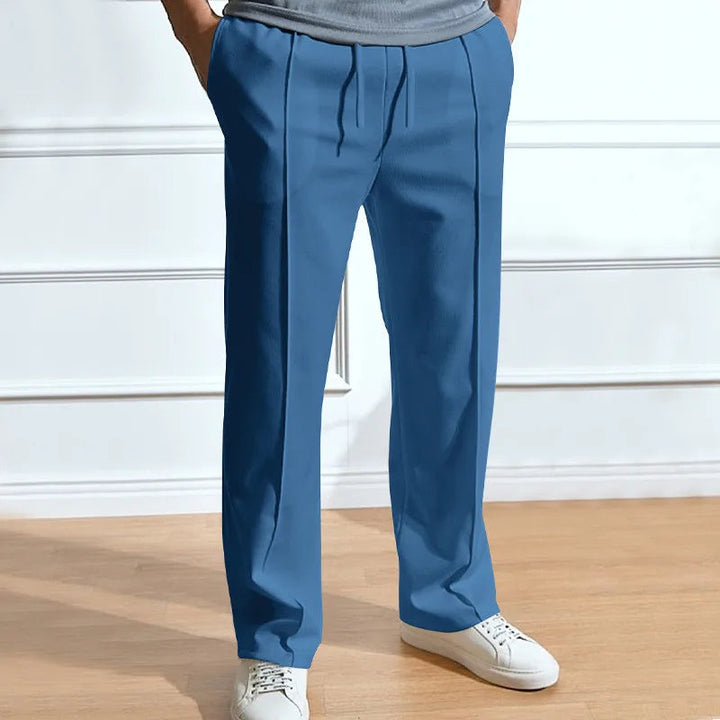 Veelzijdige herenbroek, geschikt als casual broek of nette broek. Met comfortabele en flexibele slim fit.