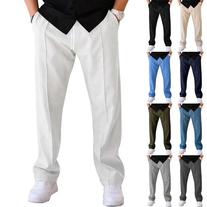 Eigentijdse herenbroek met trekkoord. Comfortabele, flexibele pasvorm en moderne slim fit voor mannenmode.