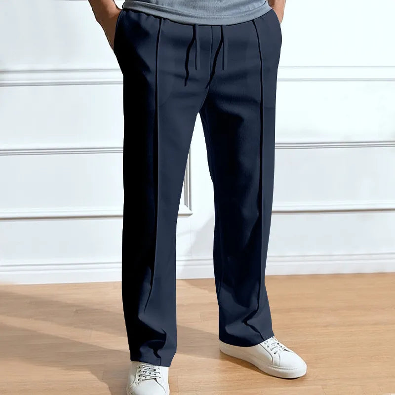 Herenbroek met comfortabele, flexibele pasvorm. Ideaal als casual of nette broek met trekkoord voor elke dag.