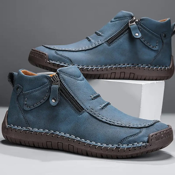 Blauwe Lucas comfortabele herenschoenen vanuit een hoek