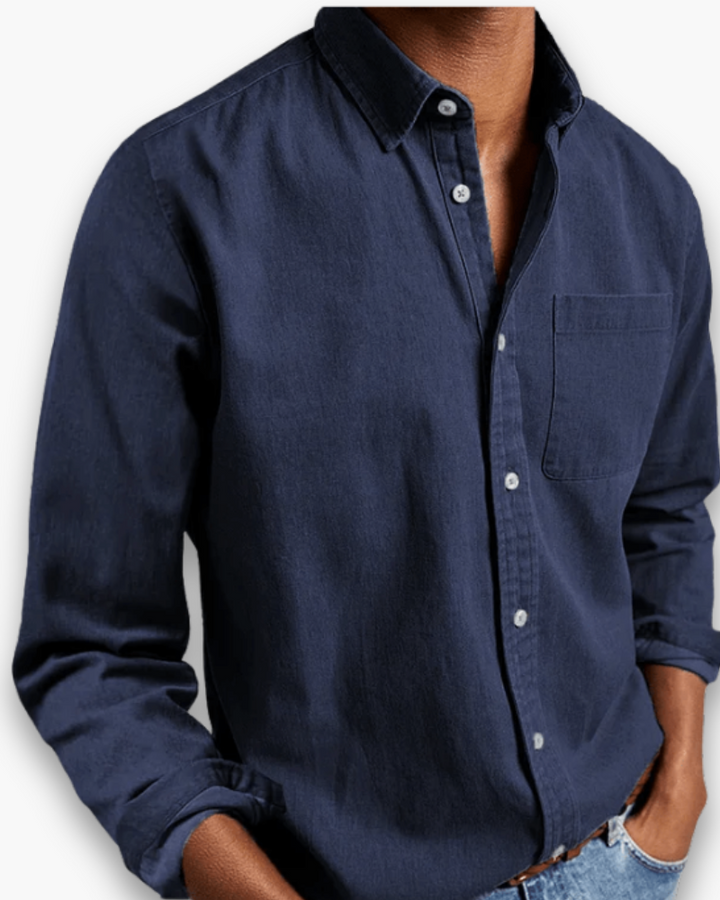 Stijlvol heren overhemd. Klassiek design, comfortabel voor zowel casual als zakelijke mode. Veelzijdige kleding.
