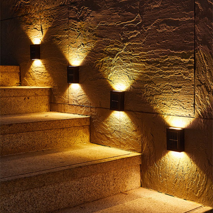 Draadloze LED wandlamp op zonne-energie voor sfeervolle buitenverlichting in de tuin