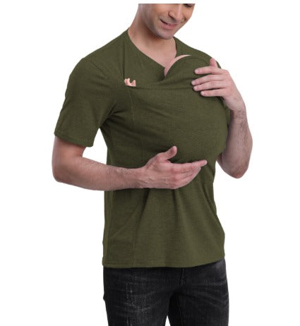 Vouwbare en zachte babydraagzak t-shirt getoond op een neutrale achtergrond