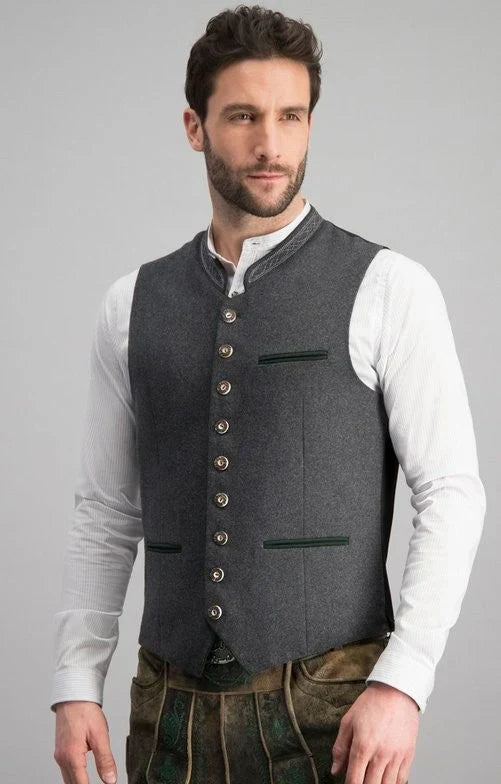 Detailopname van grijze heren gilet met traditionele knoopsluiting
