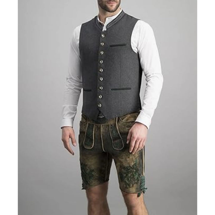 Stijlvol herengilet in het grijs gecombineerd met traditionele broek
