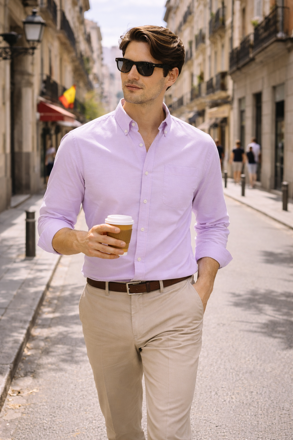 Klassiek herenoverhemd met lange mouwen gecombineerd, ideaal voor een complete zakelijke of elegante herenmode look.