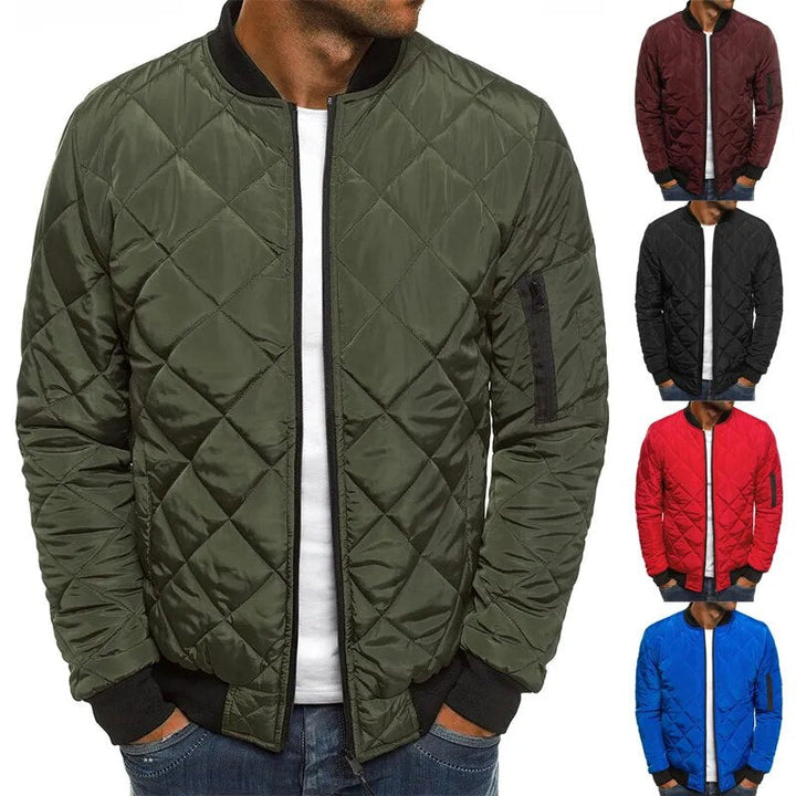 Heren bomberjack, stijlvol en warm voor koude winterdagen. Ideaal voor heren buitenmode.
