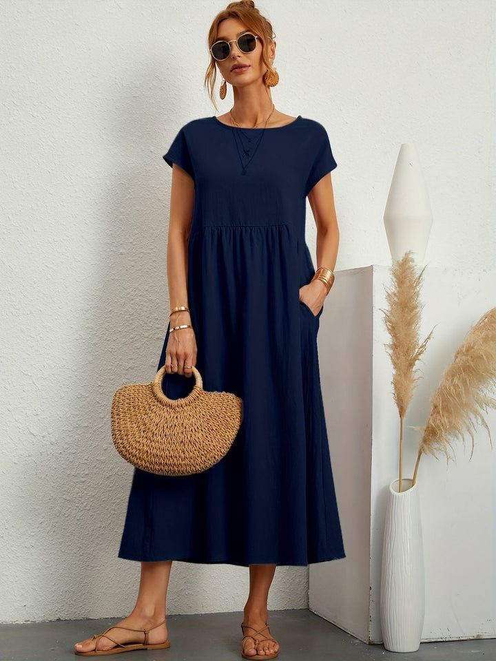 Elegante donkerblauwe midijurk met ronde hals en handige zakken