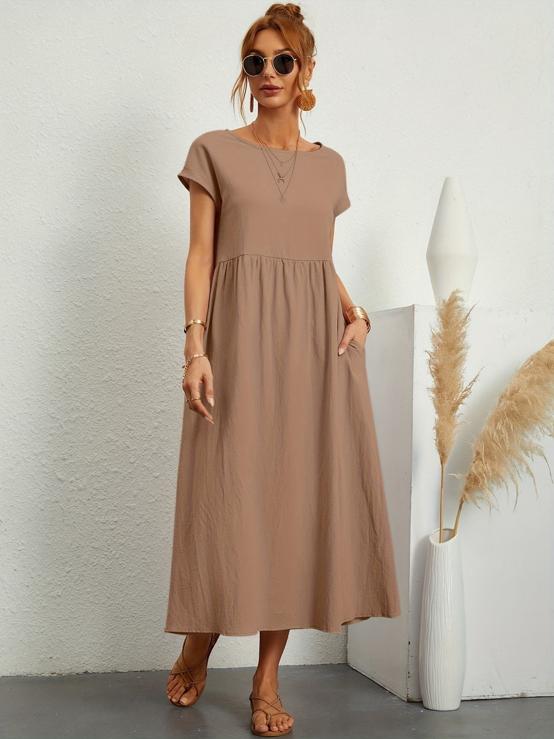 Eenvoudige maar elegante dames midijurk in lichte kwaliteit