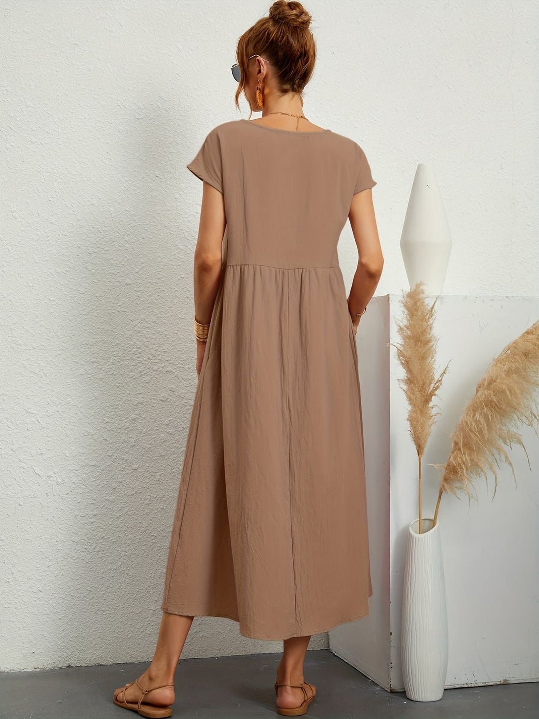 Lichte zomerjurk met korte mouwen en comfortabele fit