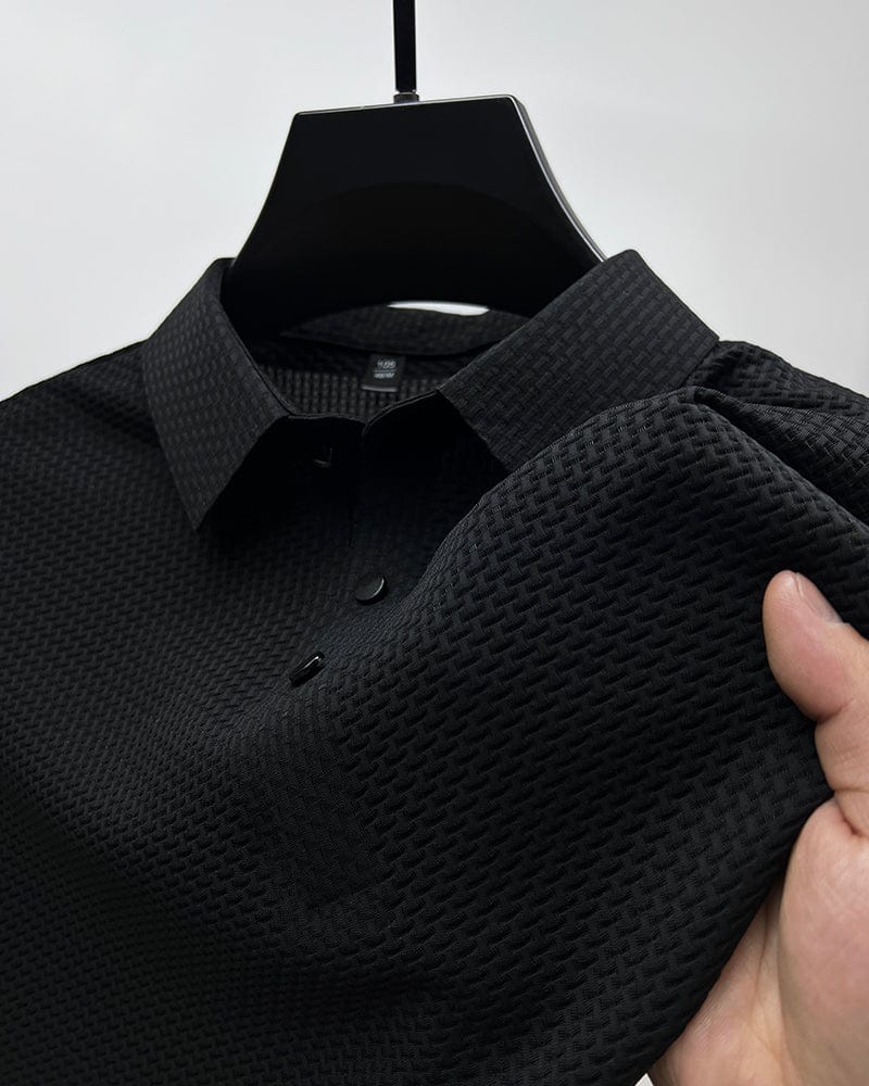 Modieuze herenpolo met casual pasvorm, korte mouwen en subtiele structuur, ideaal voor zomerse dagen.