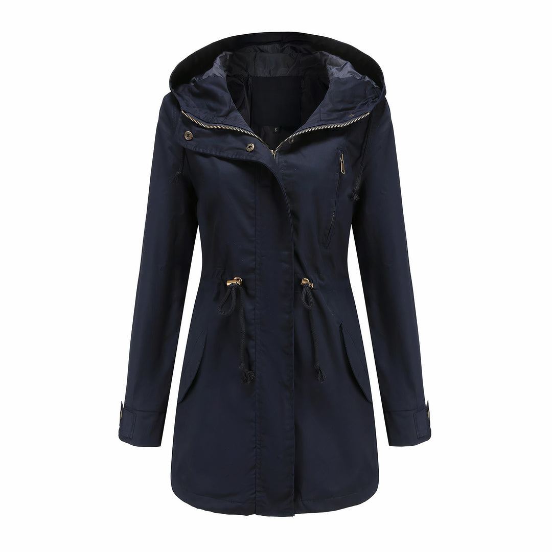 Trendy winddichte dames trenchcoat. Moderne lente- en herfstjas, elegant voor een tijdloze dameskleding stijl.