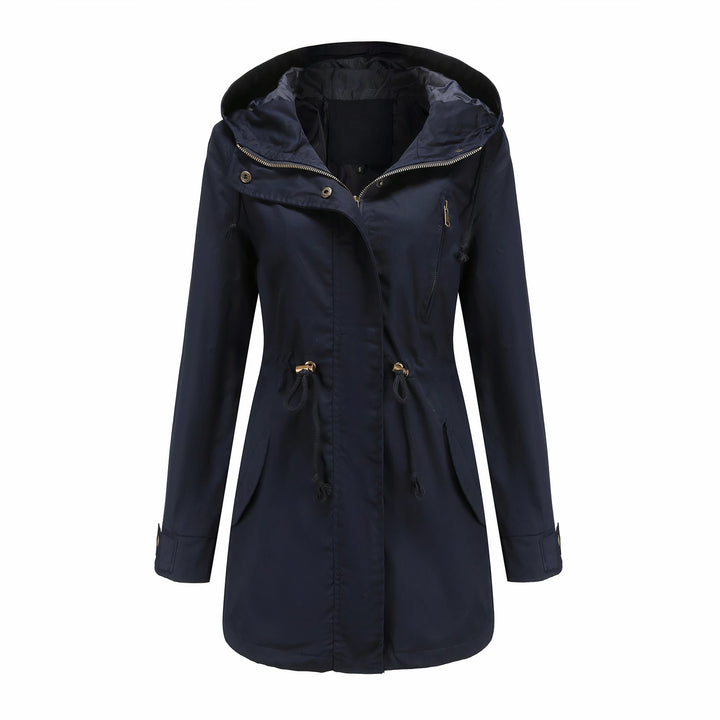 Trendy winddichte dames trenchcoat. Moderne lente- en herfstjas, elegant voor een tijdloze dameskleding stijl.
