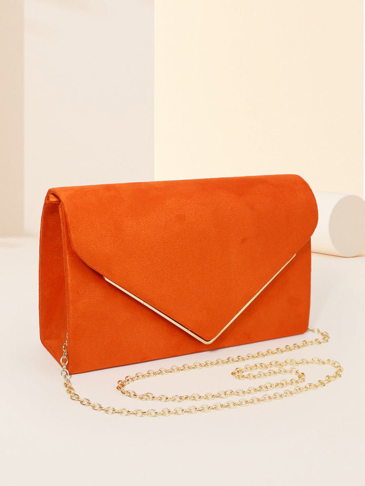 Klassieke rode envelop tas voor een opvallende feestelijke look
