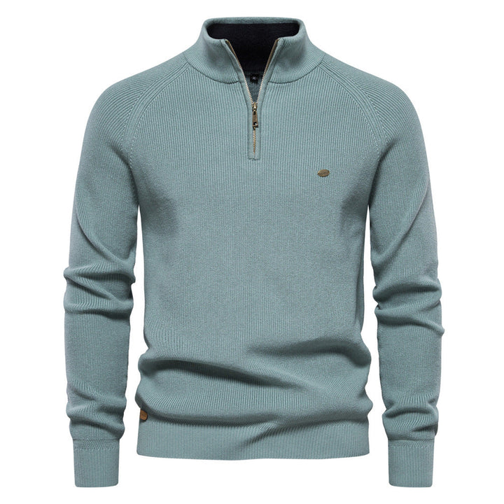 Netjes gevouwen luxe heren half zip trui, klaar om gedragen te worden. Comfortabele en stijlvolle winterkleding.