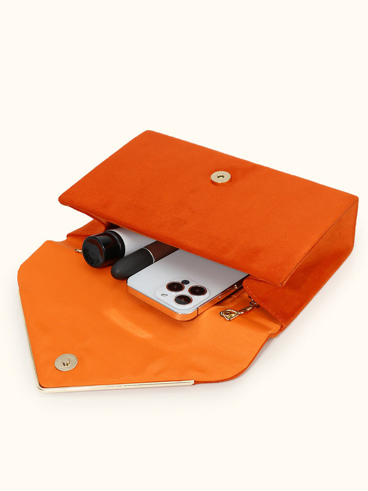 Modieuze handtas en clutch combinatie in tijdloos beige