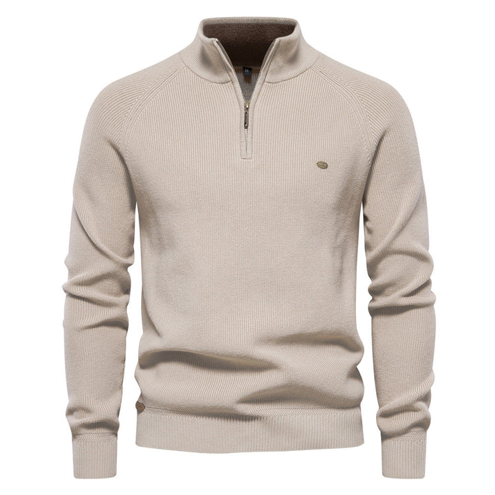 Klassieke beige luxe heren half zip trui. Veelzijdige herenmode voor een comfortabele en elegante look.