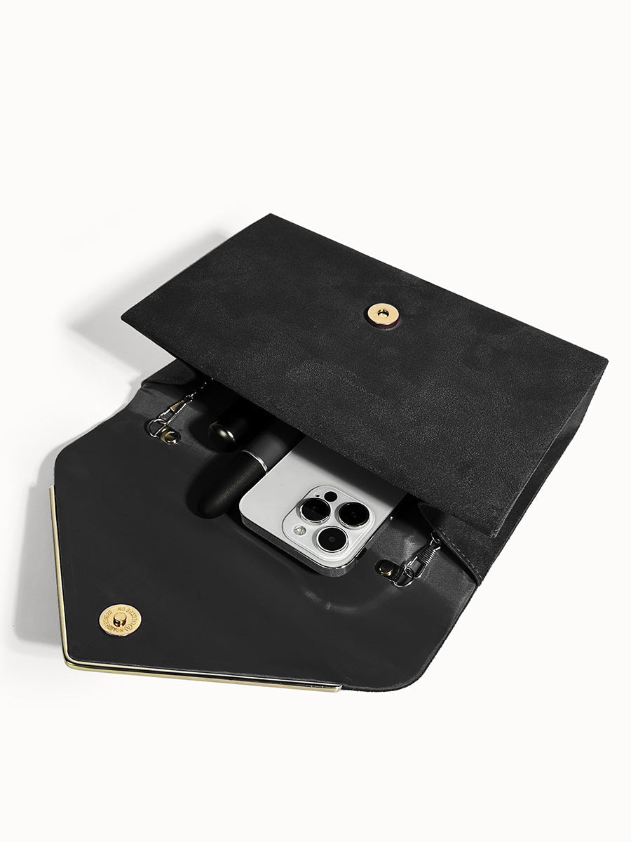 Moderne schoudertas en clutch met metallic afwerking