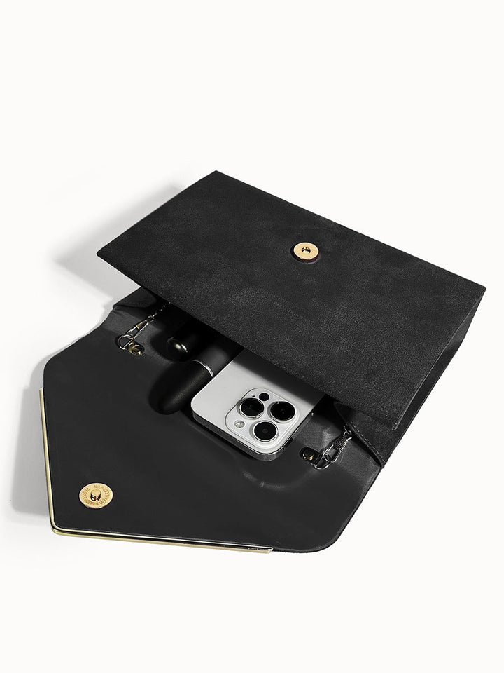Moderne schoudertas en clutch met metallic afwerking