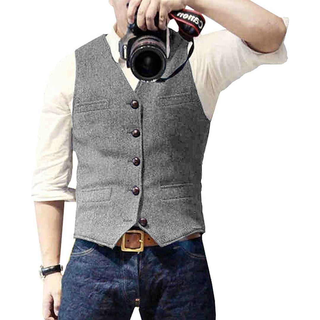 Modieus heren gilet getoond in combinatie met formele kleding