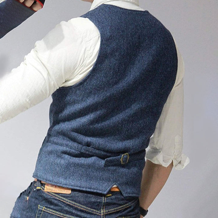 Detailopname van de knopen en stof van het Oliver heren vest