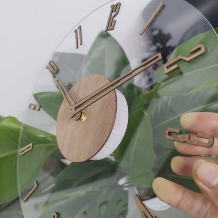 Moderne design wandklok met stil uurwerk, perfect voor rustige woonkamer of kantooromgeving.