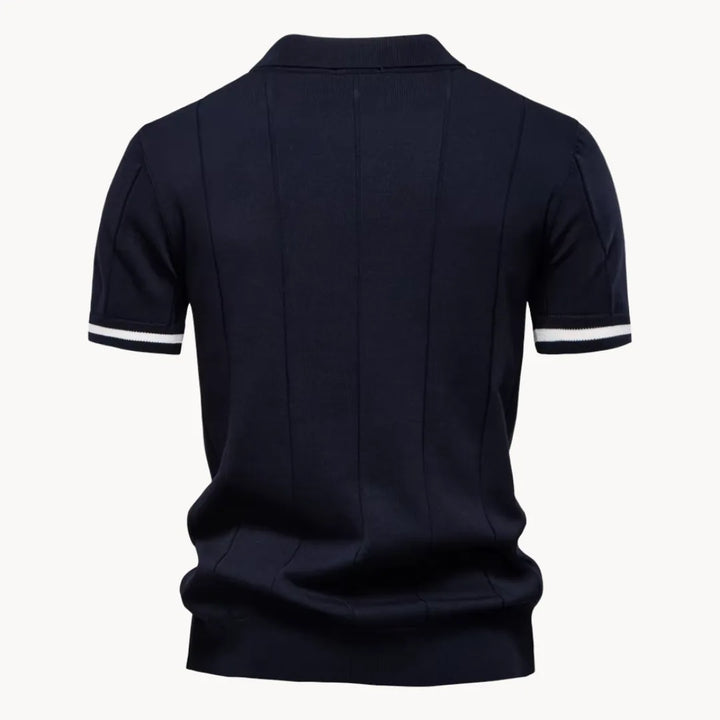 Comfortabele heren gebreide polo; ritskraag detail voor een moderne uitstraling.