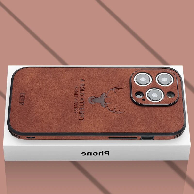 Zijdezacht zwart leren iPhone hoes, comfortabel in de hand en beschermend.