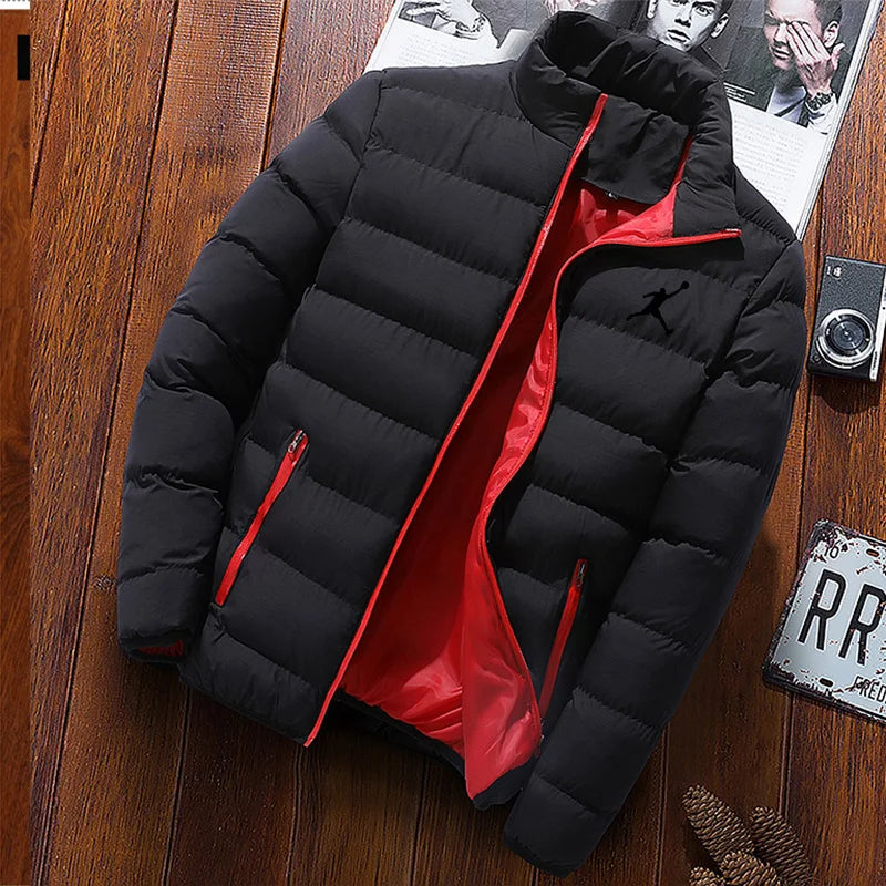 Achterkant van de Thijmen heren winterjas. Trendy pufferjack met comfortabele pasvorm voor herenkleding.