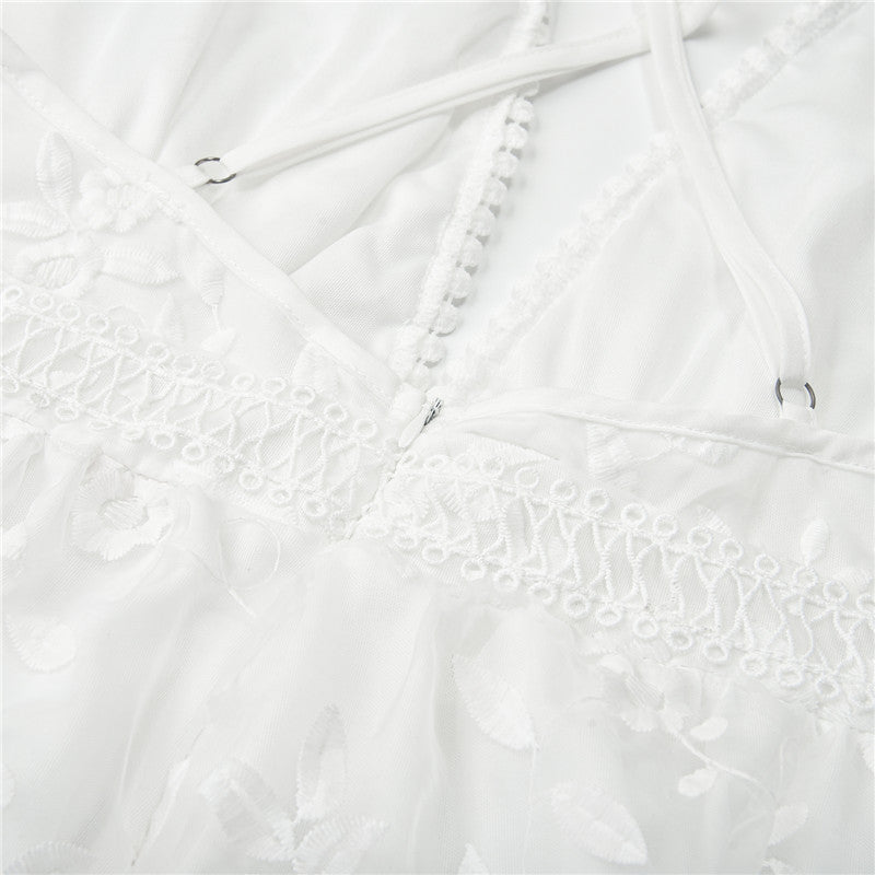 Casual witte zomerjurk voor dames met open rug en verstelbare bandjes, elegante strandjurk.