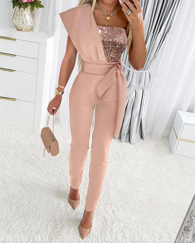Comfortabele en elegante dames jumpsuit met pailletten en een unieke one-shoulder look, perfect voor feesten.