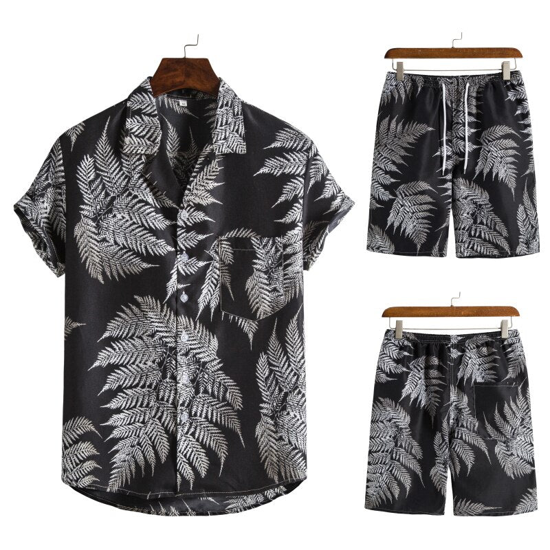 Heren set voor de zomer: Hawaï print korte broek en t-shirt. Trendy en perfect voor vakantie.