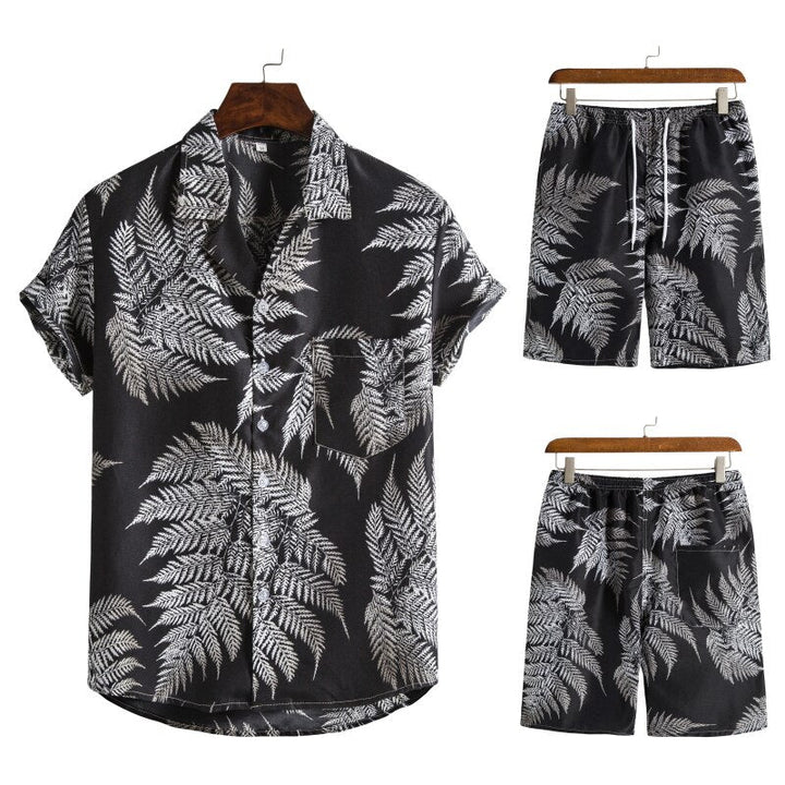 Heren set voor de zomer: Hawaï print korte broek en t-shirt. Trendy en perfect voor vakantie.