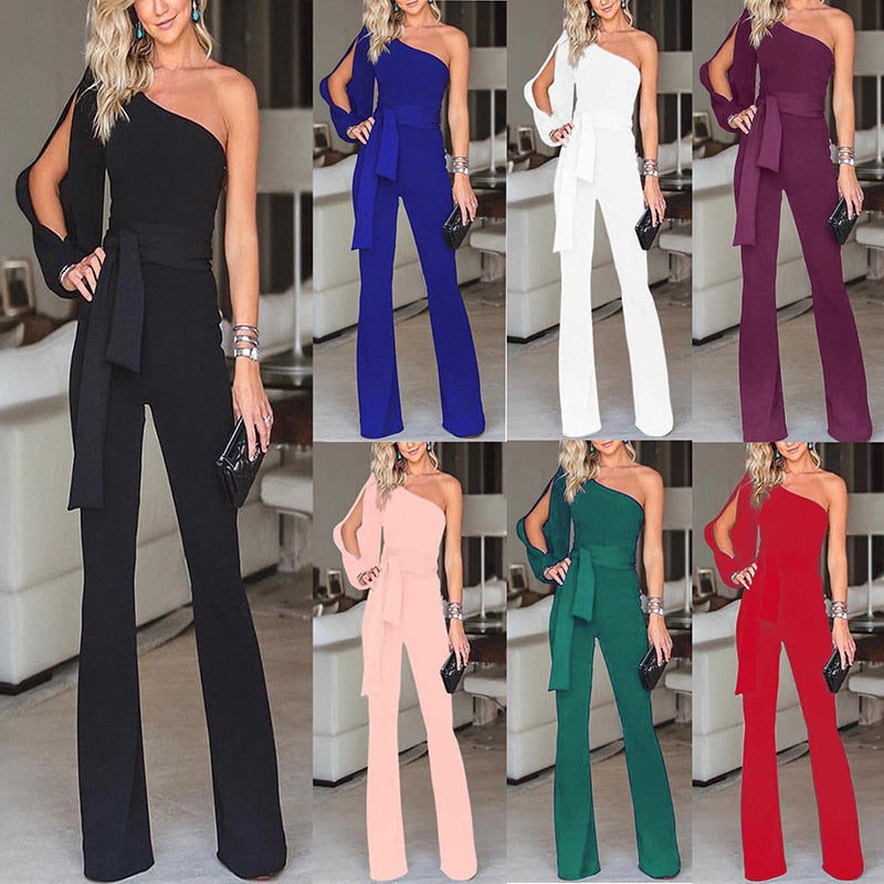 Model toont de bewegingsvrijheid en het comfort van de wijde pijpen van de jumpsuit