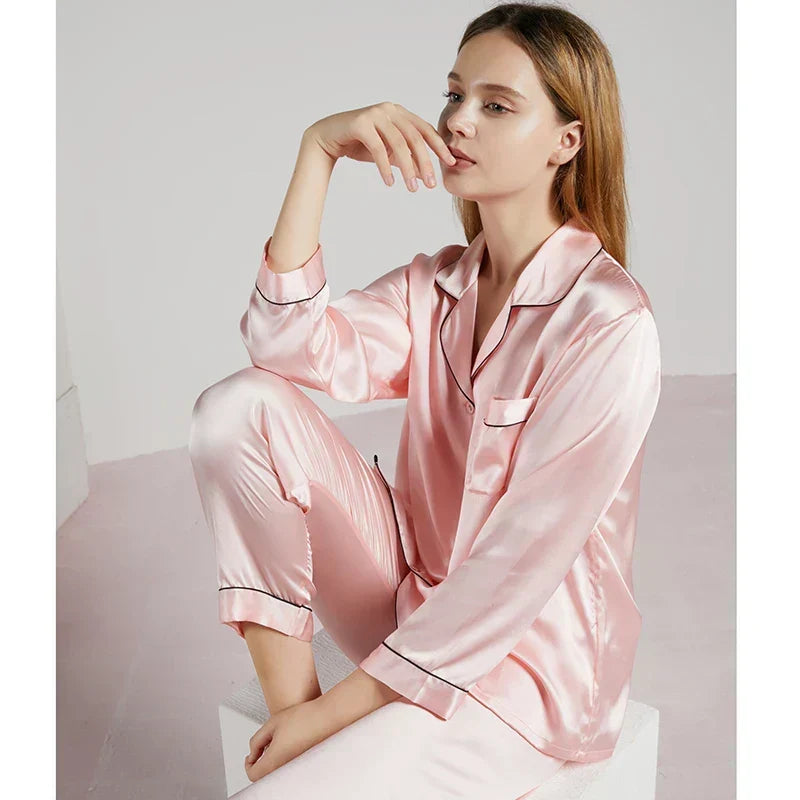 Detailopname van de hoogwaardige stof van de Celeste Luxe Dames Pyjama Set