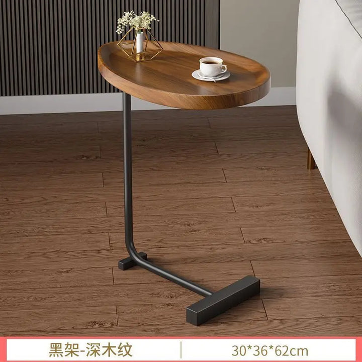 C-vormige bijzettafel met donker houten blad en zwart metalen frame