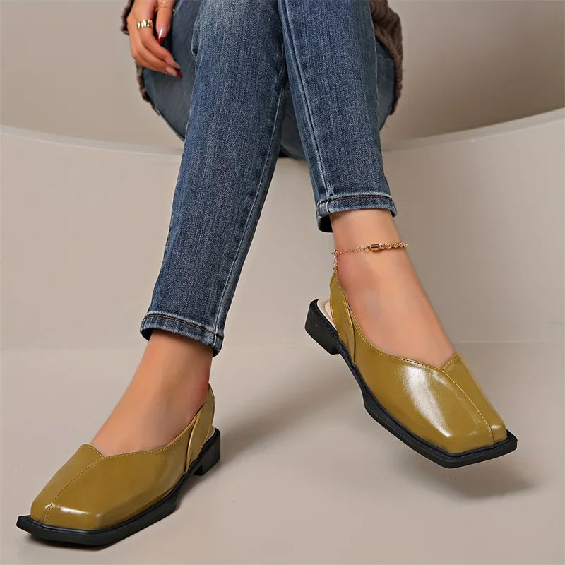Modieuze dames platte slingback schoenen, met uniek vierkante teen design. Elegant en geschikt voor vele outfits.