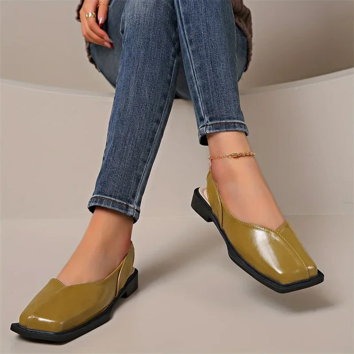 Modieuze dames platte slingback schoenen, met uniek vierkante teen design. Elegant en geschikt voor vele outfits.