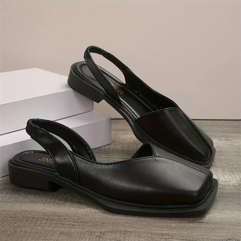 Luchtige zomerschoenen voor dames: platte slingback met vierkante teen. Perfect voor warme dagen en comfort.