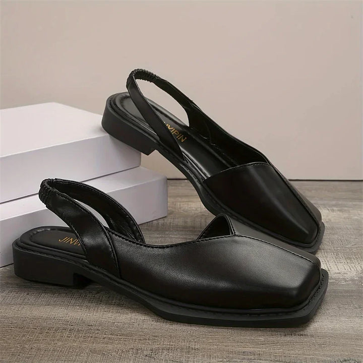 Luchtige zomerschoenen voor dames: platte slingback met vierkante teen. Perfect voor warme dagen en comfort.