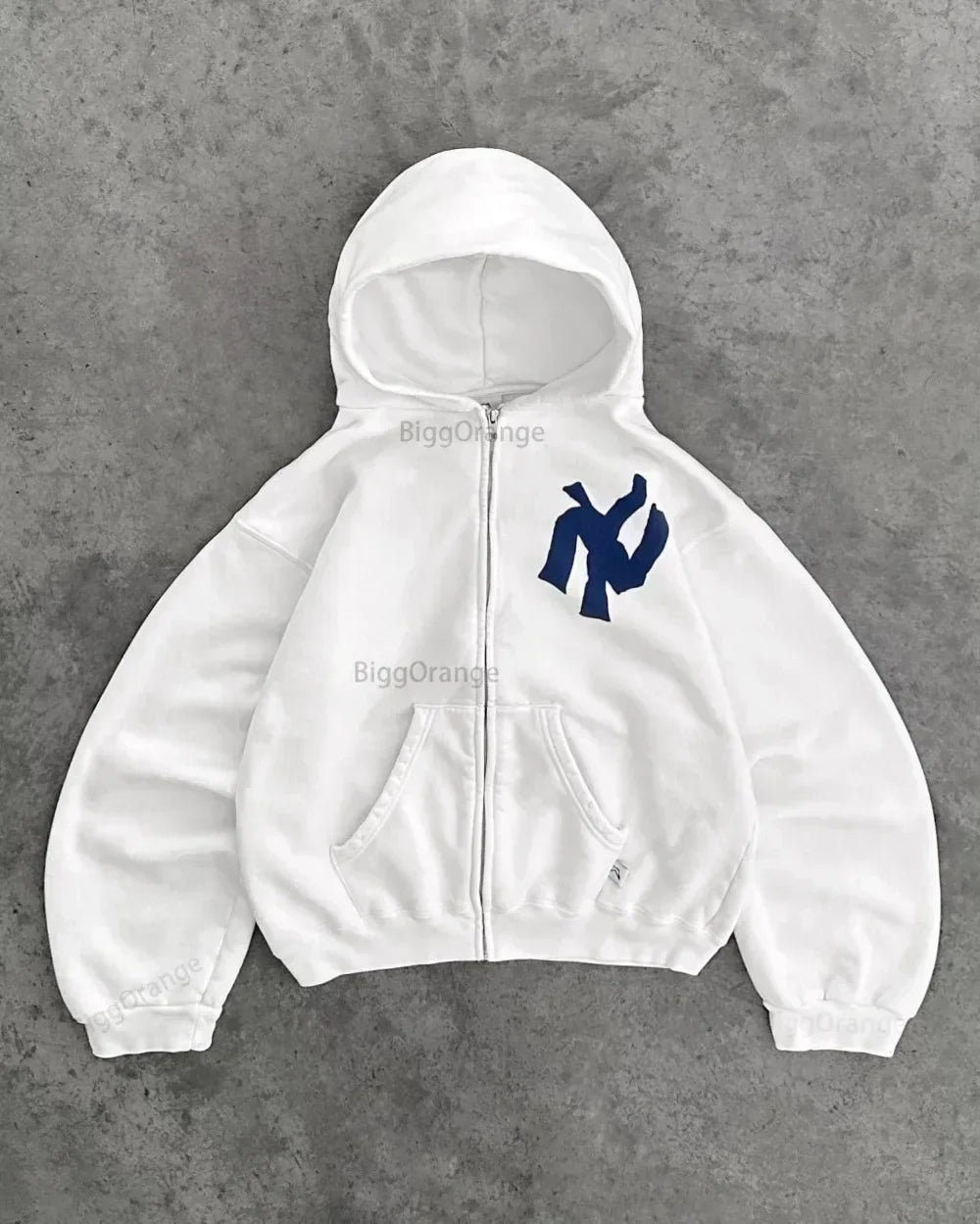 Comfortabele Y2K hoodie getoond in gedetailleerde close-up van de capuchon